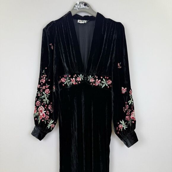 RIXO Emory Embroidered Velvet Gown ♥️ - Picture 6 of 13